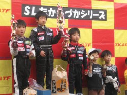 キッズＧＴ１クラス表彰式　２位入賞ＥＩＴＯ　３位入賞ＳＨＯＵＳＥＩ