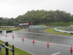 暴風・激雨の美浜サーキット１コーナー